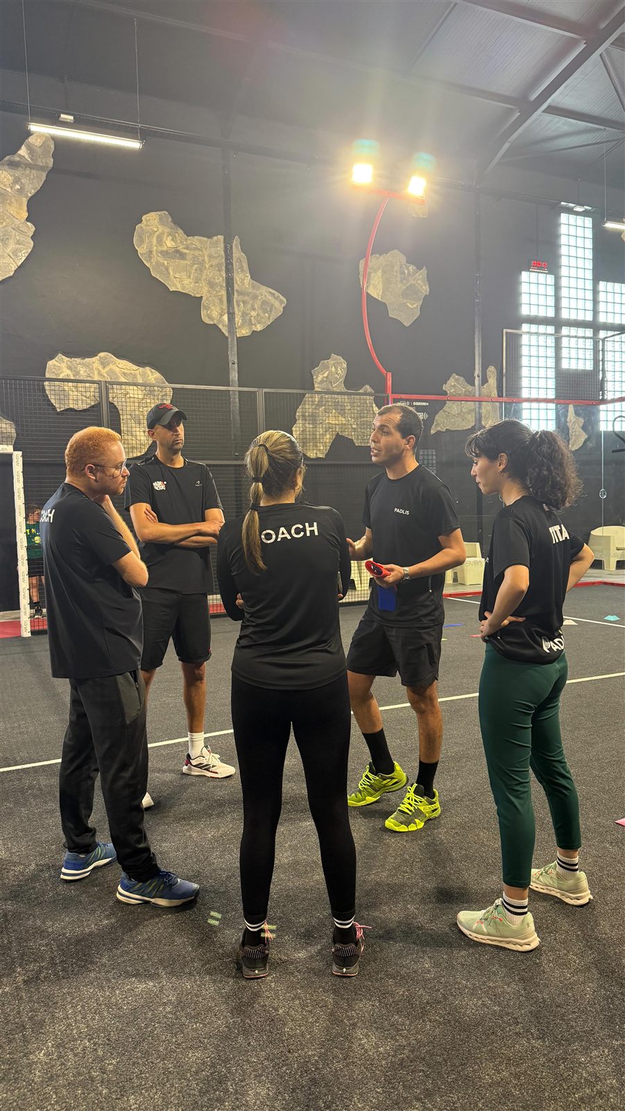 Briefing d'avant-match avec les coachs Padlis
